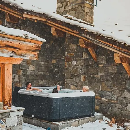 Hideout Hostel *